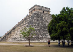 Pyramid El Castillo in Chichen-Itza